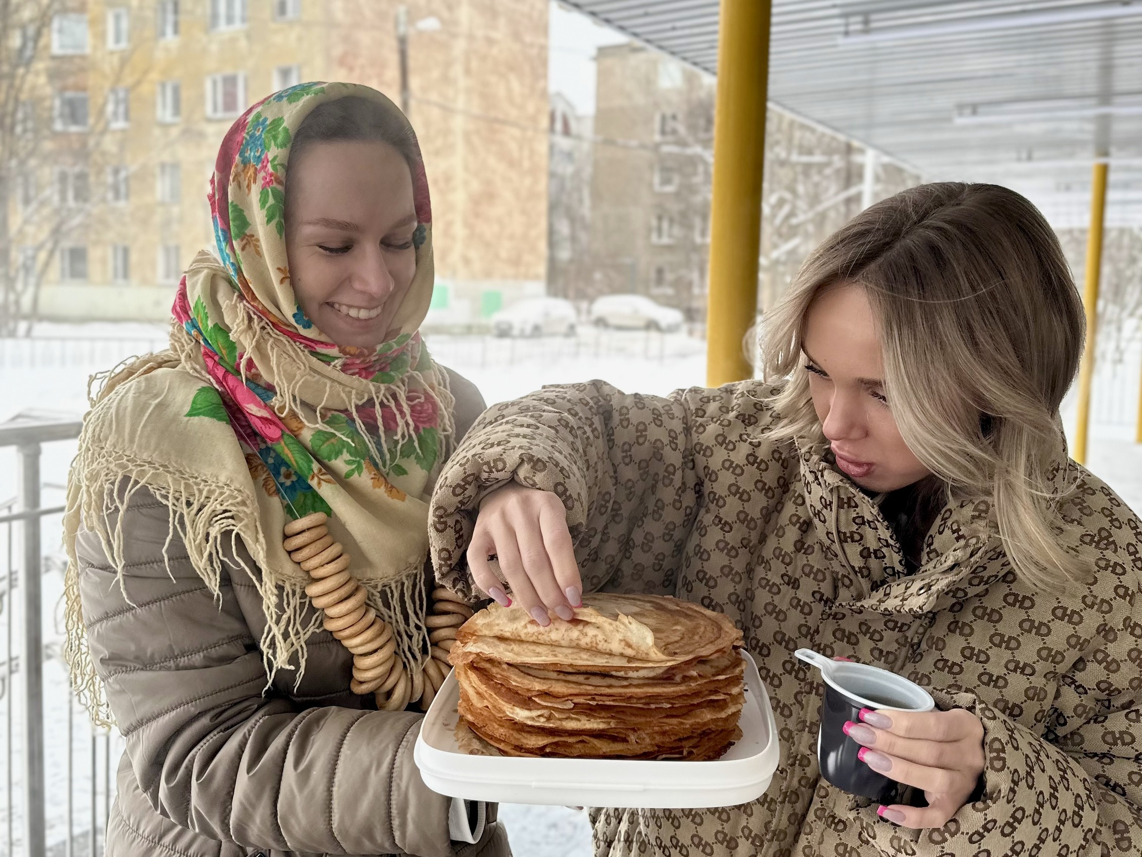 Масленица идёт, блины да варенье несёт!.